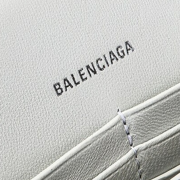 Authentic balenciag chain wallet bag - Picture 3 of 8